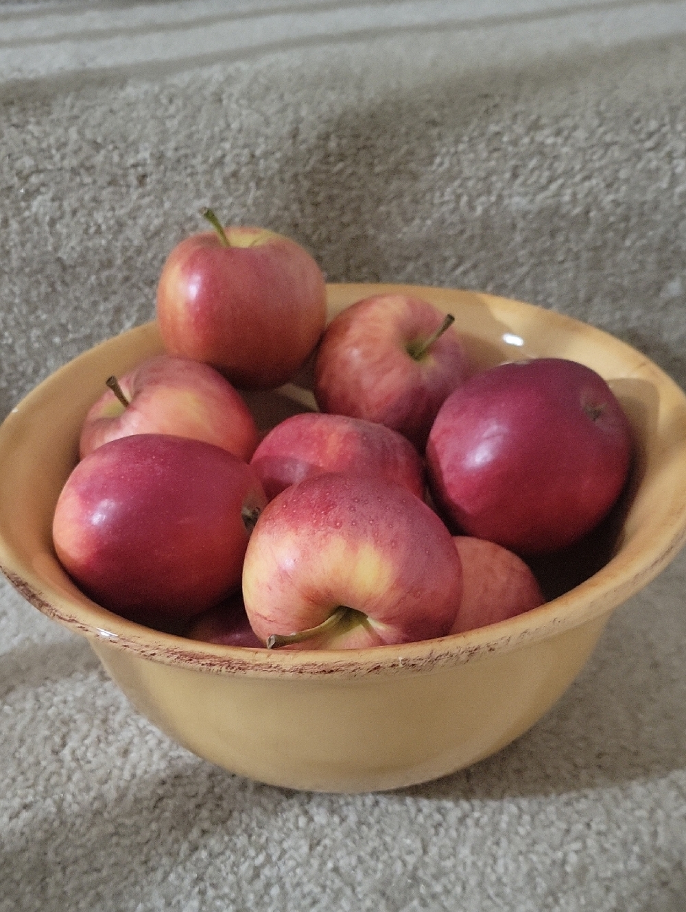 Pier 1 Toscana Yellow Ceramic Fruit Bowl. FAIR CONDITION, PLEASE SEE PICTURES.